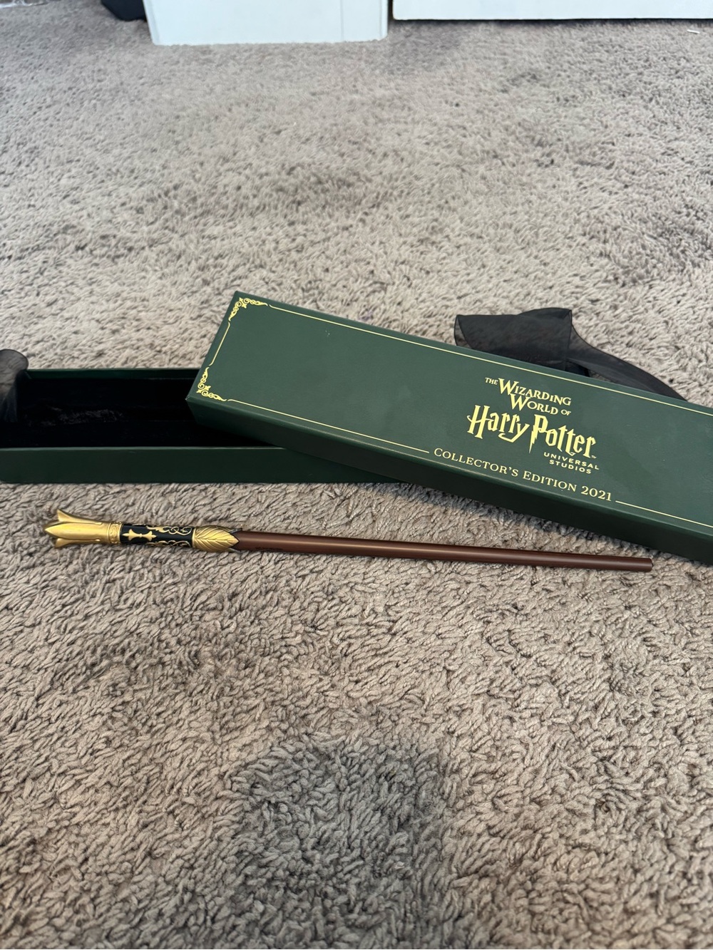 2021 Wizarding World of Harry Potter Universal Studios exclusive collectors wand